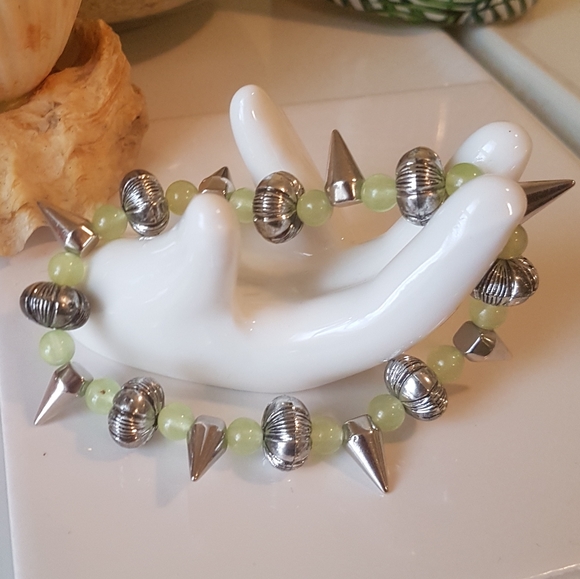 🧜🏼‍♀️ Spiked Prenite bracelet - Picture 4 of 4